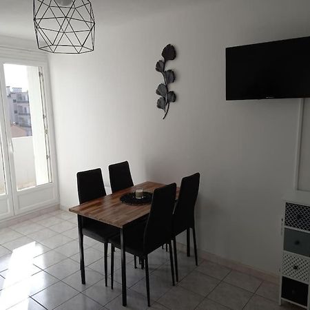 Appart 2/4 Pers Proche Centre Avec Balcon, Parking Narbonne Bagian luar foto