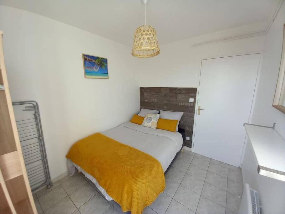 Appart 2/4 Pers Proche Centre Avec Balcon, Parking Narbonne Bagian luar foto