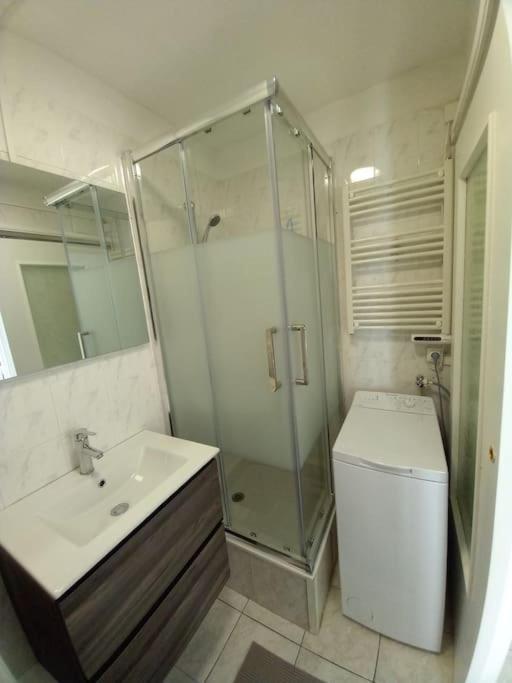 Appart 2/4 Pers Proche Centre Avec Balcon, Parking Narbonne Bagian luar foto
