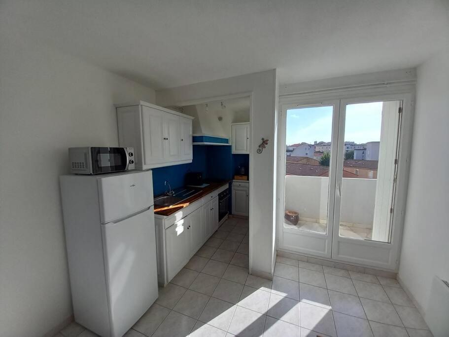Appart 2/4 Pers Proche Centre Avec Balcon, Parking Narbonne Bagian luar foto